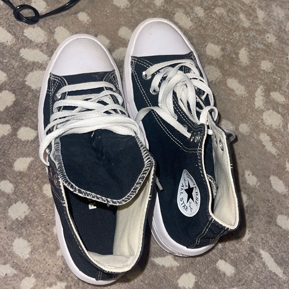 Shoes - Size 9 converse